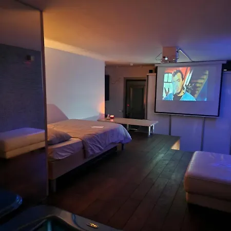 דירה Jacuzzi Vaki בלגרד